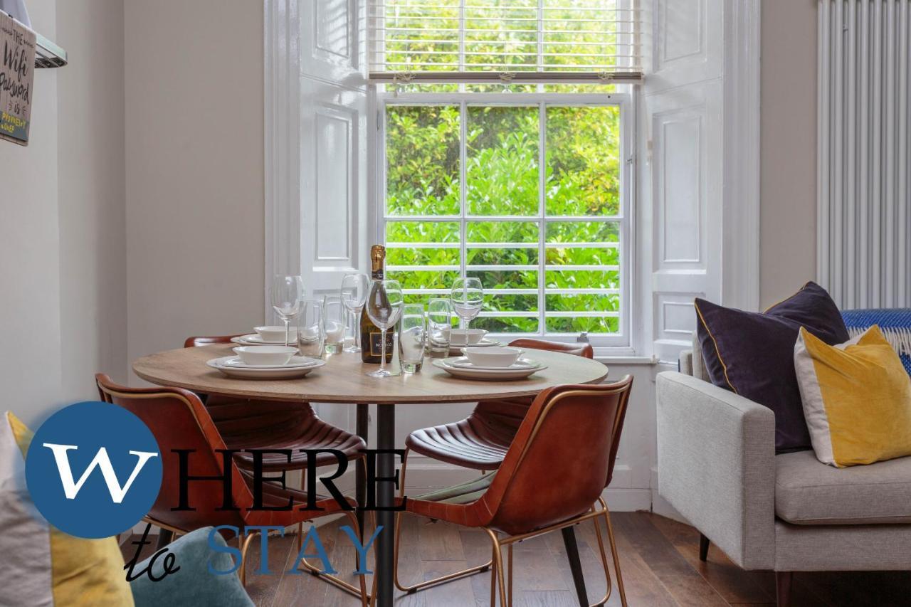 Stylish 2Bed Apartment Underneath Edinburgh Castle Edimburgo Exterior foto