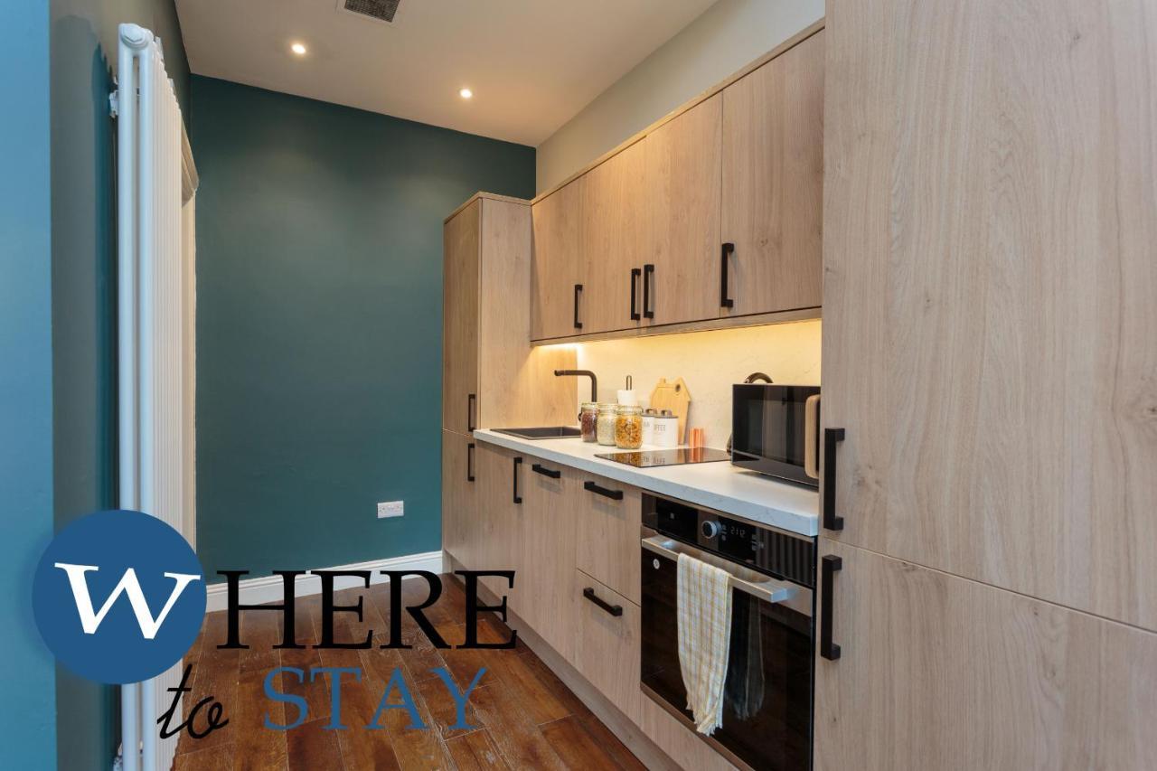 Stylish 2Bed Apartment Underneath Edinburgh Castle Edimburgo Exterior foto