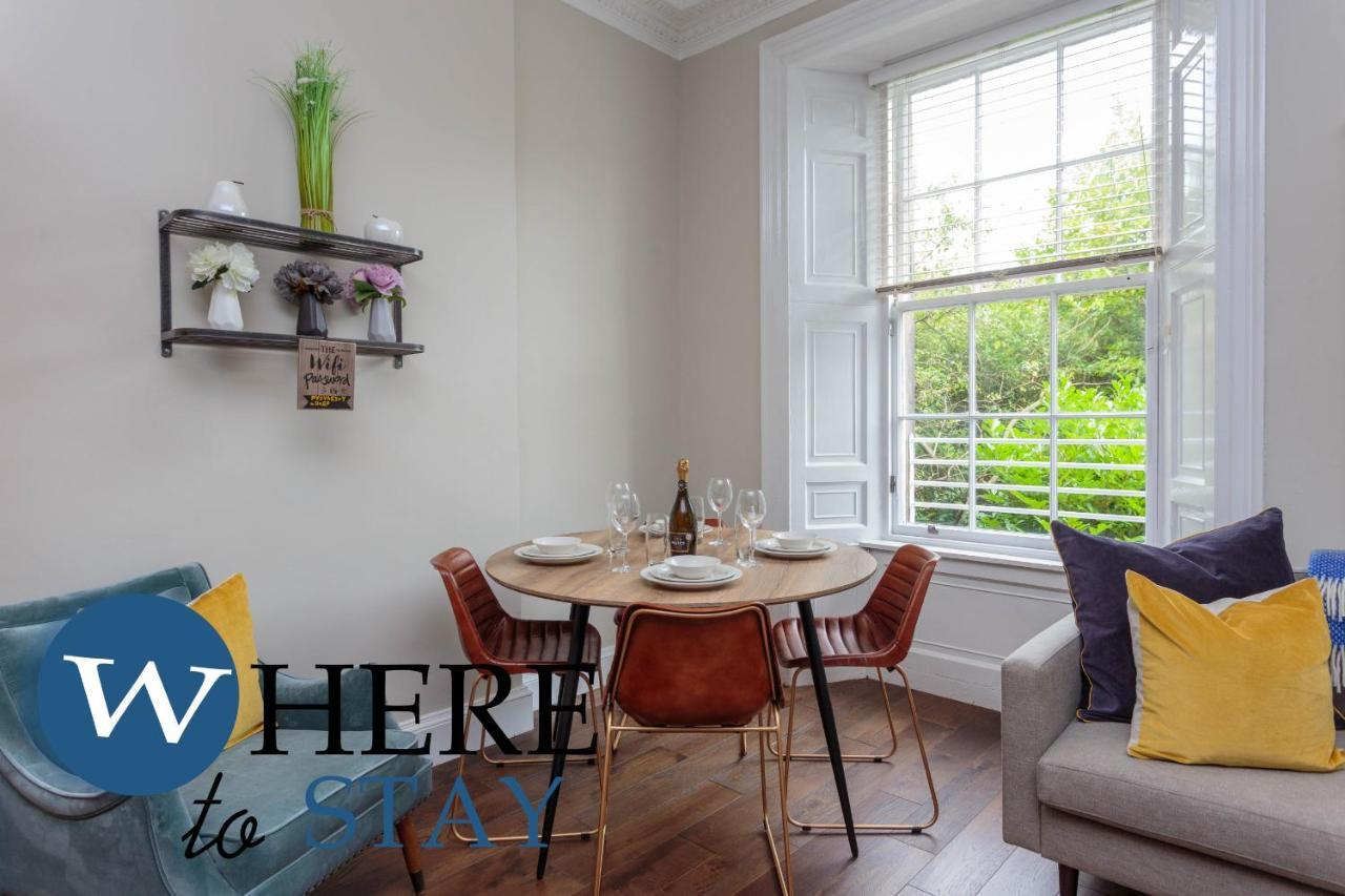 Stylish 2Bed Apartment Underneath Edinburgh Castle Edimburgo Exterior foto